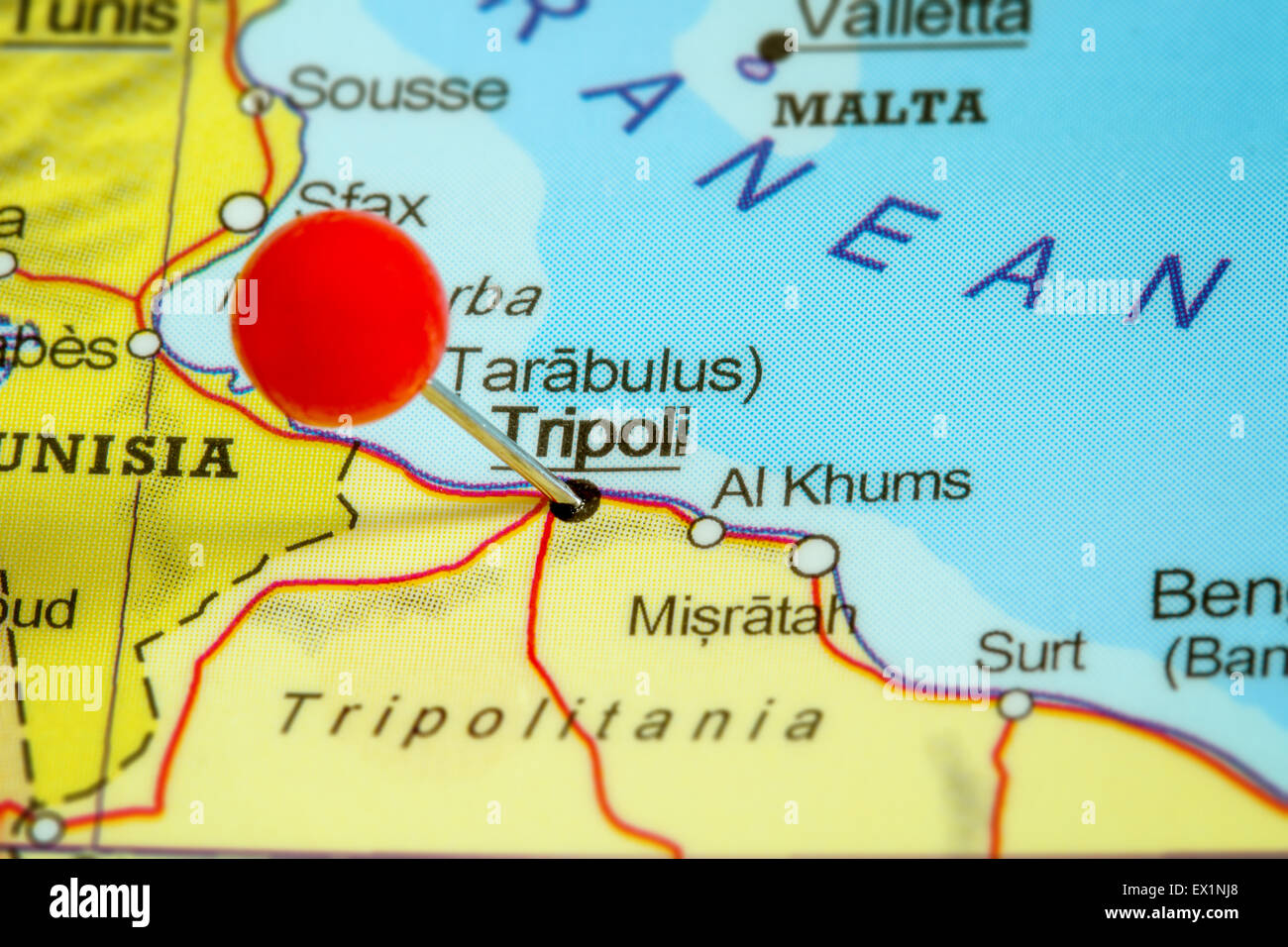 Nahaufnahme von roten Pin auf einer Karte von Tripolis, Libyen Stockfoto