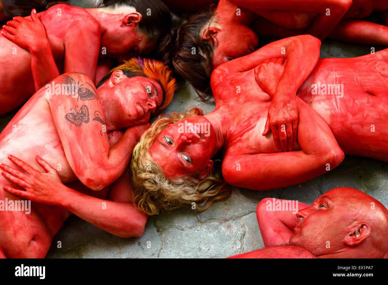 PETA und AnimaNaturalis in Pamplona zu protestieren. 4th of July. 2015. vor San Fermin Festival. Spanien. Europa Stockfoto