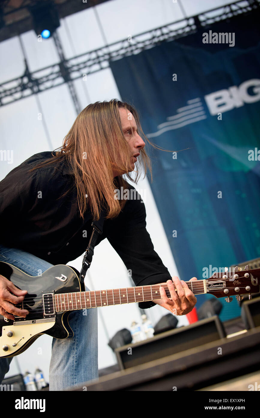 Toronto, Ontario, Kanada. 3. Juli 2015. US-amerikanische Rock-Band Big Wreck bei TD Echo Beach in Toronto durchgeführt. Bandmitglieder: IAN THORNLEY, PAULO NETA, BRIAN DOHERTY, DAVE MCMILLAN, CHUCK halten © Igor Vidyashev/ZUMA Draht/Alamy Live News Stockfoto