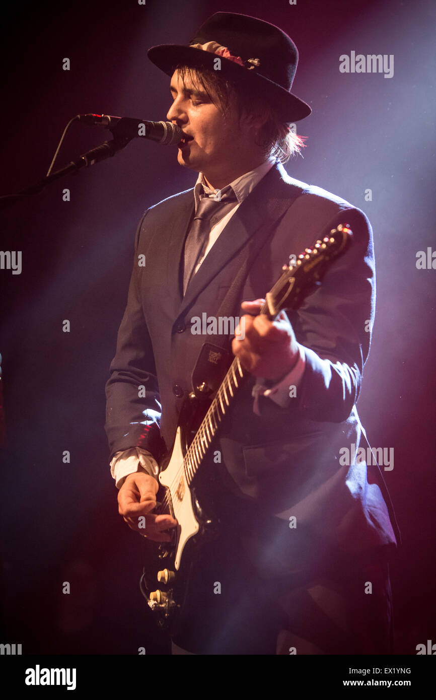 Mailand, Italien. 4. Juli 2015. Die englische Rockband The Libertines live bei der Fabrique in ihre einzige italienische Datum führt. Bildnachweis: Rodolfo weitertransferiert/Alamy Live-Nachrichten Stockfoto