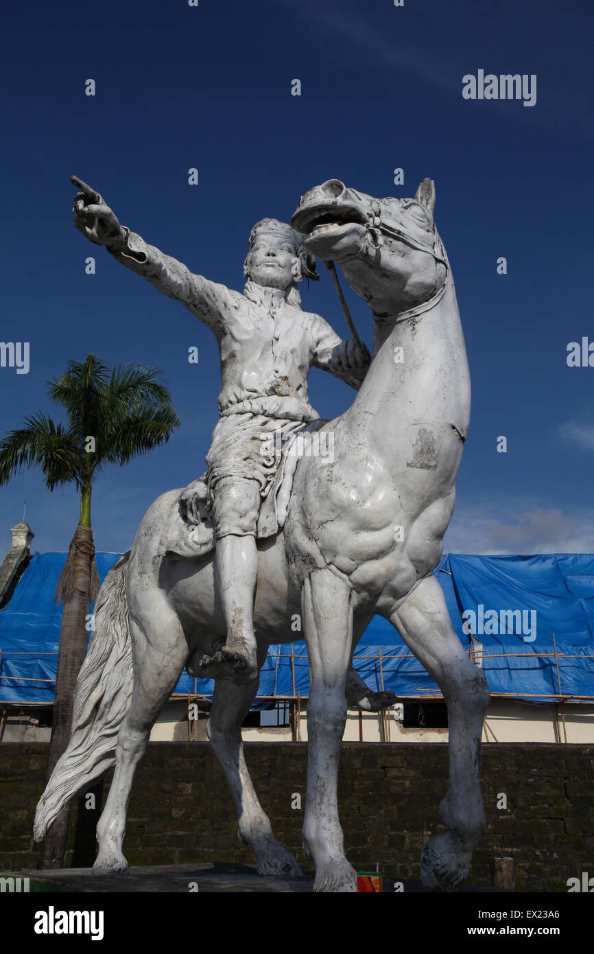 Statue von Sultan Hasanuddin, einem berühmten Herrscher von Gowa Sultanate, Reitpferd in Fort Rotterdam in Makassar, Süd-Sulawesi, Indonesien. Stockfoto