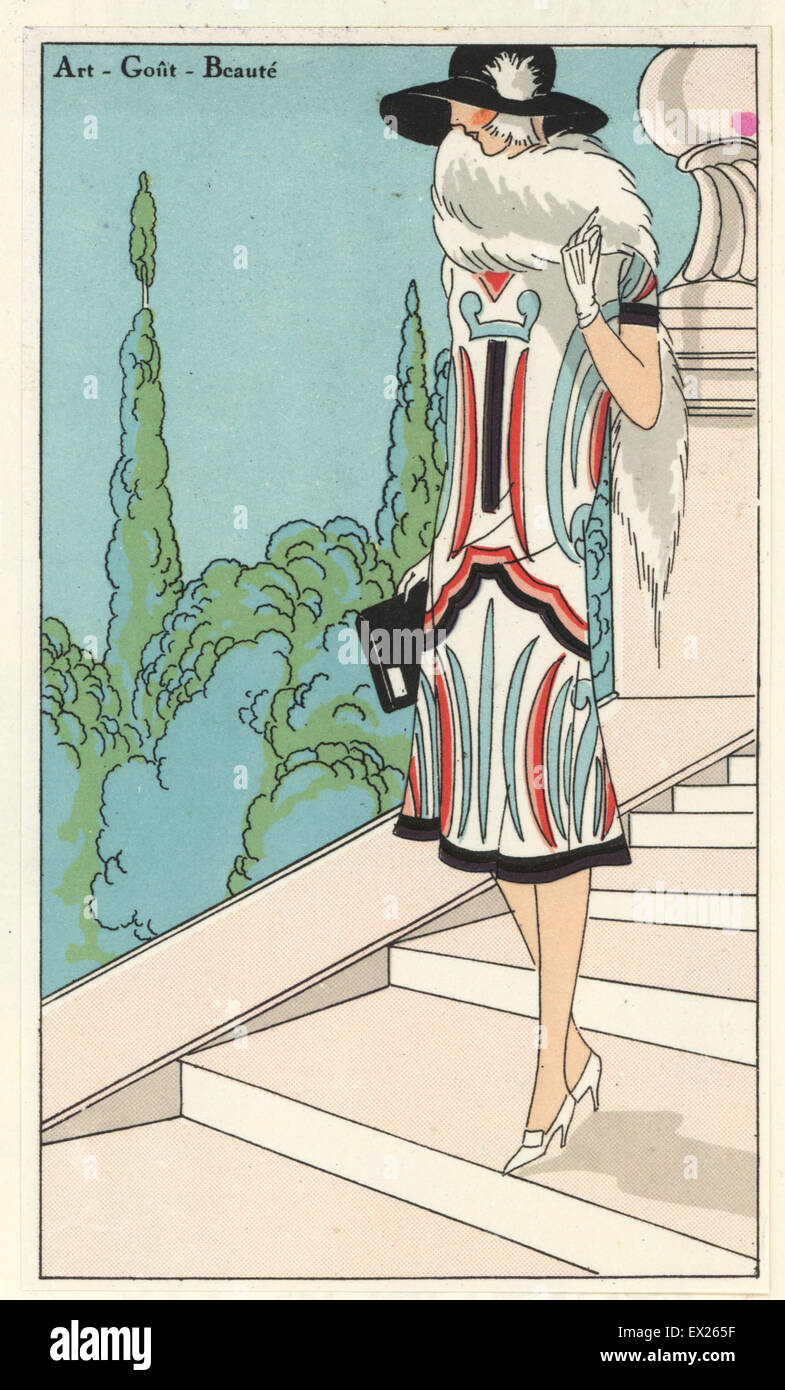 Frau im Garten Kleid aus weißem Crêpe De Chine mit einem handbemalten Design. Lithographie mit Pochoir (Schablone) Färbung vom Luxus Mode Magazin Art Gicht Beaute, ABG, Paris, April 1926. Stockfoto