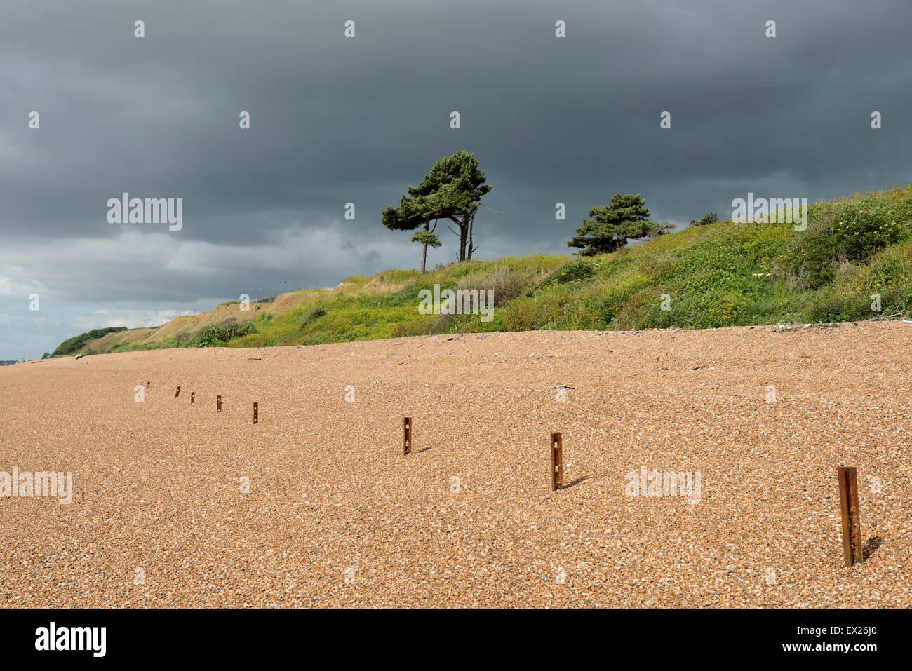 Teils überdachte Metallstangen Anti-Invasion von Schindel Schutz die ehemaligen Radarstation bei RAF Bawdsey von deutschen Eindringlingen. Stockfoto