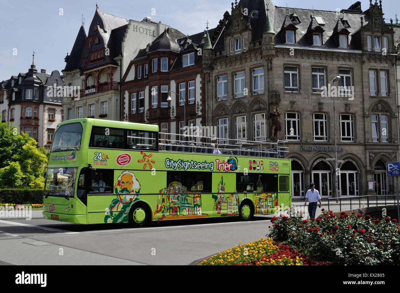 City Sightseeing Bus in Trier, Deutschland. Luxemburg-Registrierung SL 3240. Volvo/East Lancs Vyking. Stockfoto
