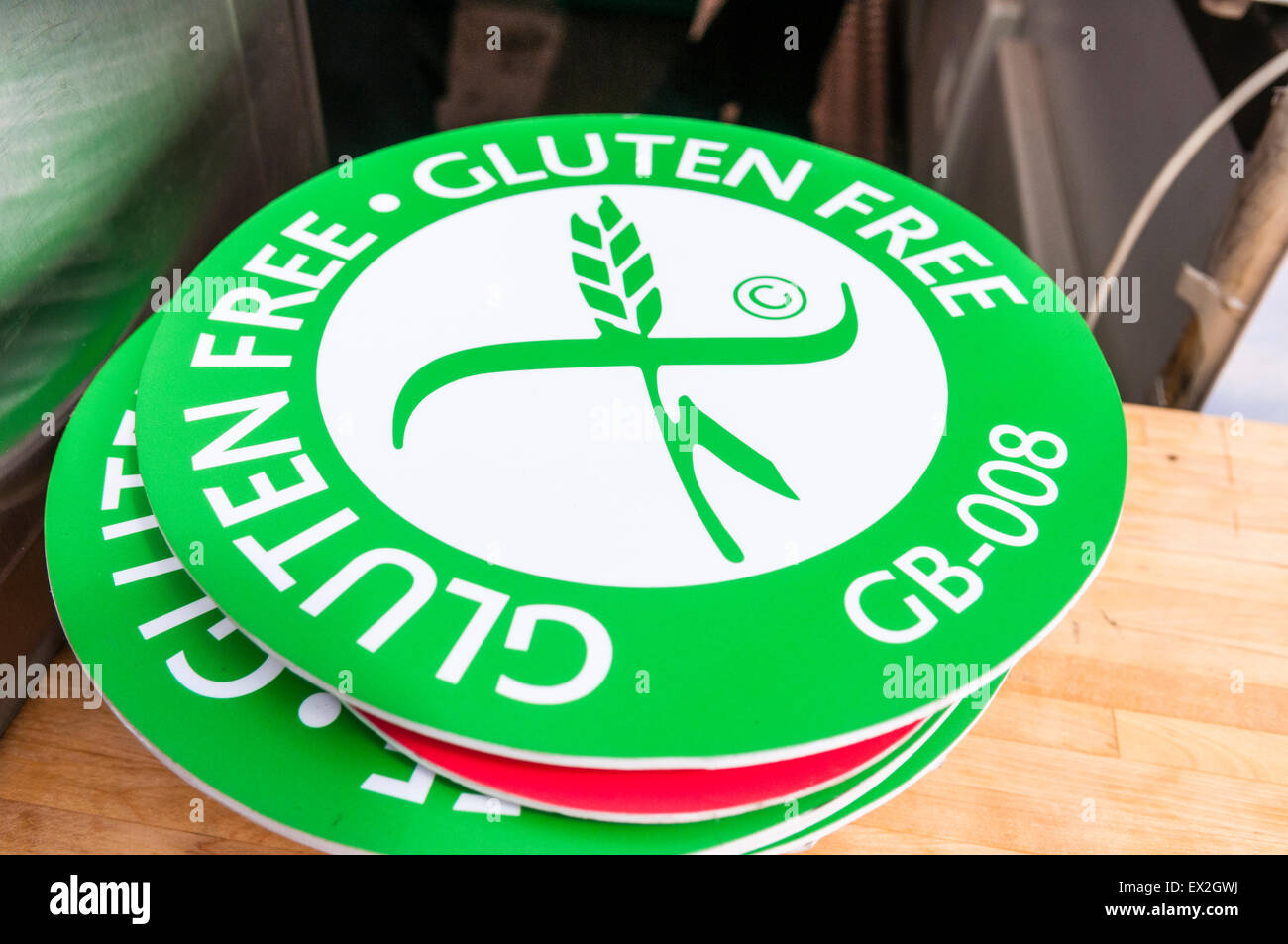 Glutenfrei Essen an einem Marktstand Werbung Zeichen Stockfoto