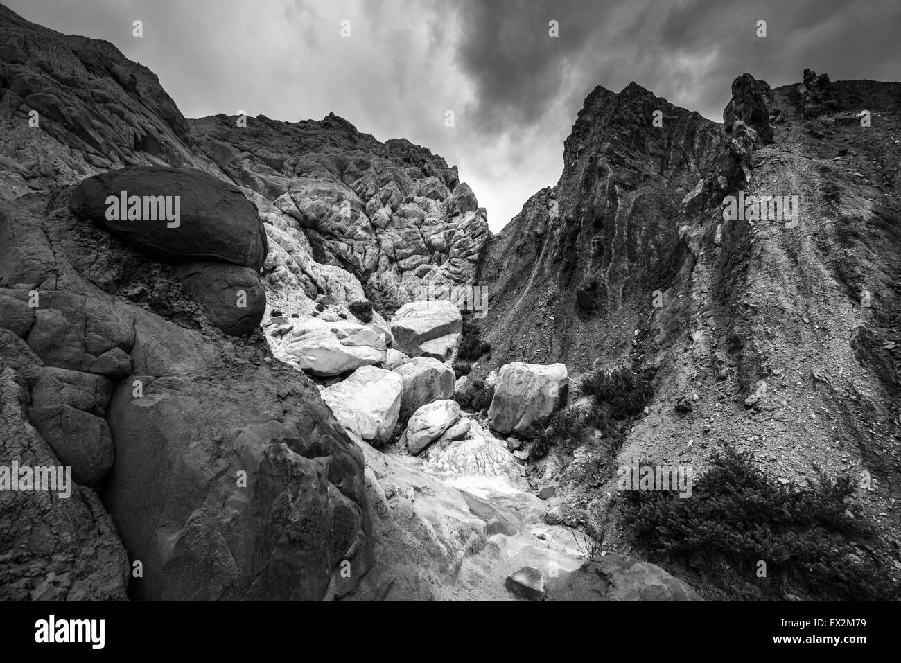 Schwarz / weiß Felsformationen mit dramatischen Himmel Cottonwood Canyon Stockfoto