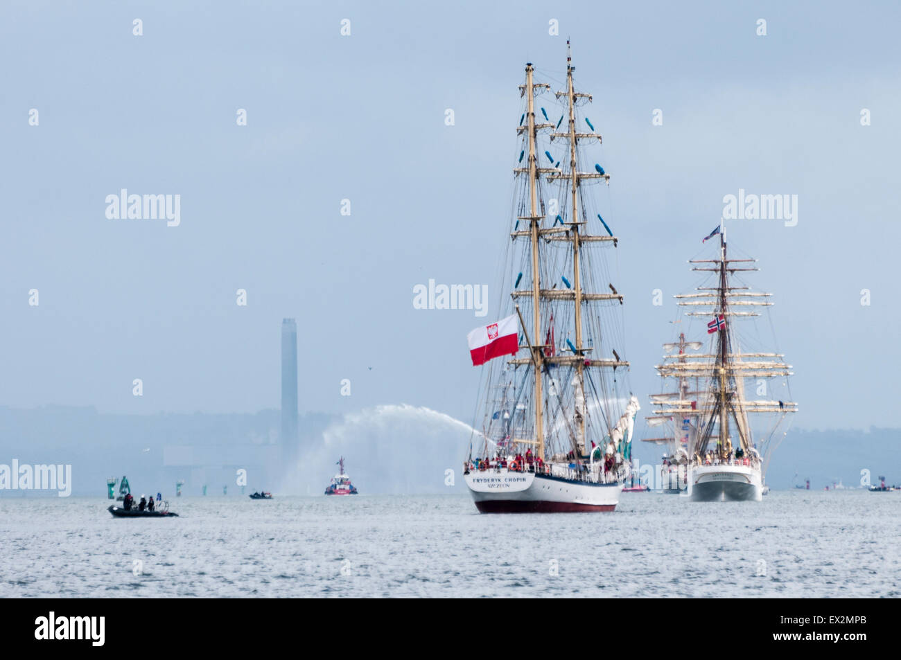 Belfast, Nordirland. 5. Juli 2015. Die Großsegler verlassen Belfast nach vier Tagen der Feierlichkeiten auf dem Weg nach Norwegen für den Rennsport. Bildnachweis: Stephen Barnes/Alamy Live-Nachrichten Stockfoto