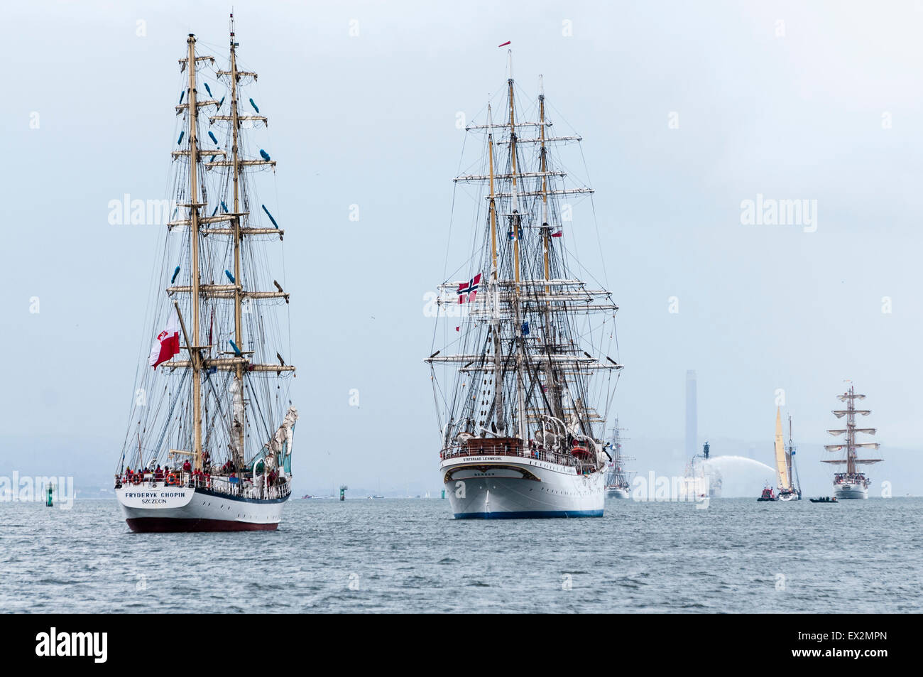 Belfast, Nordirland. 5. Juli 2015. Die Großsegler verlassen Belfast nach vier Tagen der Feierlichkeiten auf dem Weg nach Norwegen für den Rennsport. Bildnachweis: Stephen Barnes/Alamy Live-Nachrichten Stockfoto
