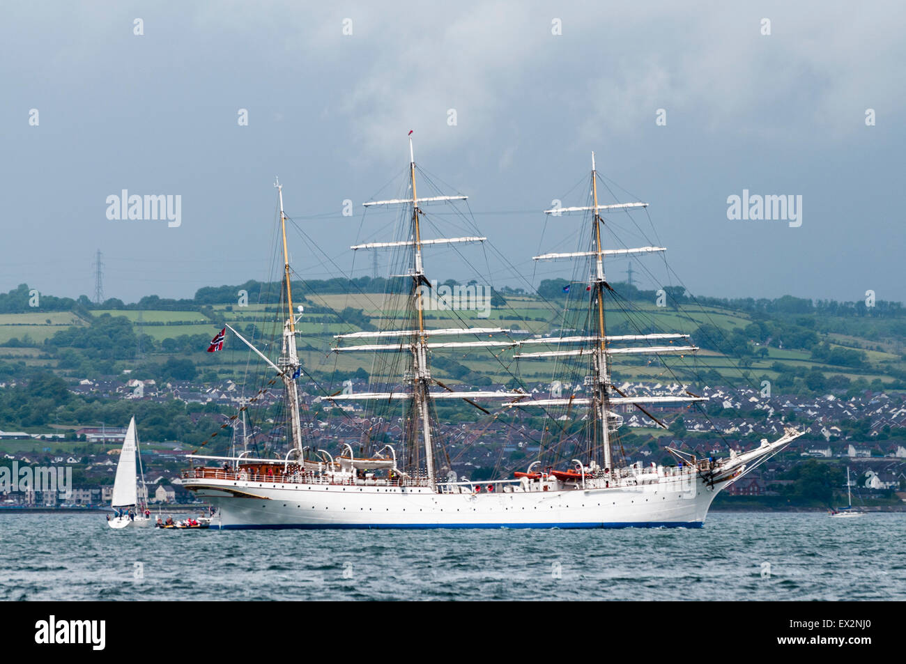 Belfast, Nordirland. 5. Juli 2015. Tall Ship Statsraad Lehmkuhl verlässt Belfast nach vier Tagen der Feierlichkeiten auf dem Weg nach Norwegen für den Rennsport. Bildnachweis: Stephen Barnes/Alamy Live-Nachrichten Stockfoto