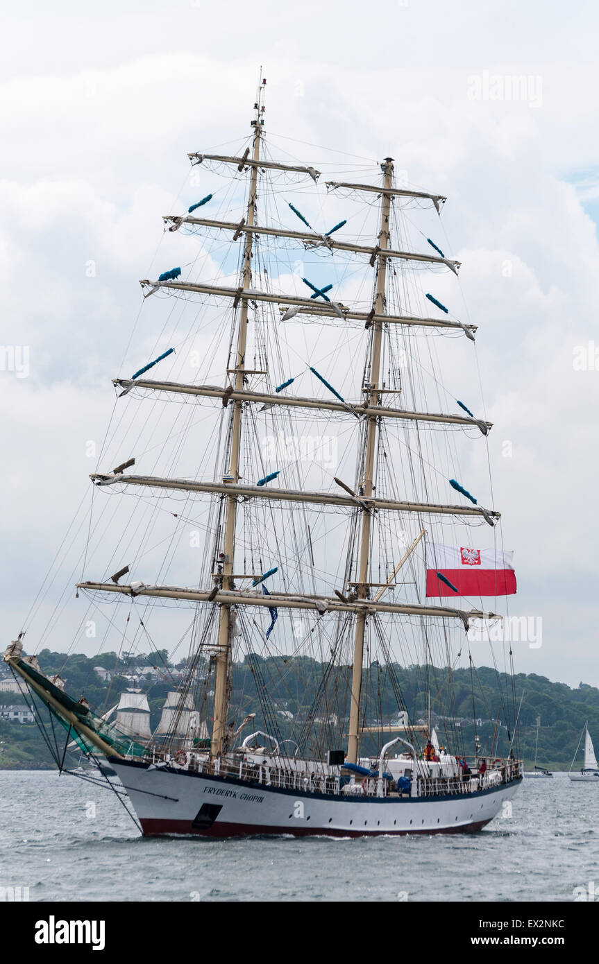 Belfast, Nordirland. 5. Juli 2015. Tall Ship Fryderyk Chopin verlässt Belfast nach vier Tagen der Feierlichkeiten auf dem Weg nach Norwegen für den Rennsport. Bildnachweis: Stephen Barnes/Alamy Live-Nachrichten Stockfoto