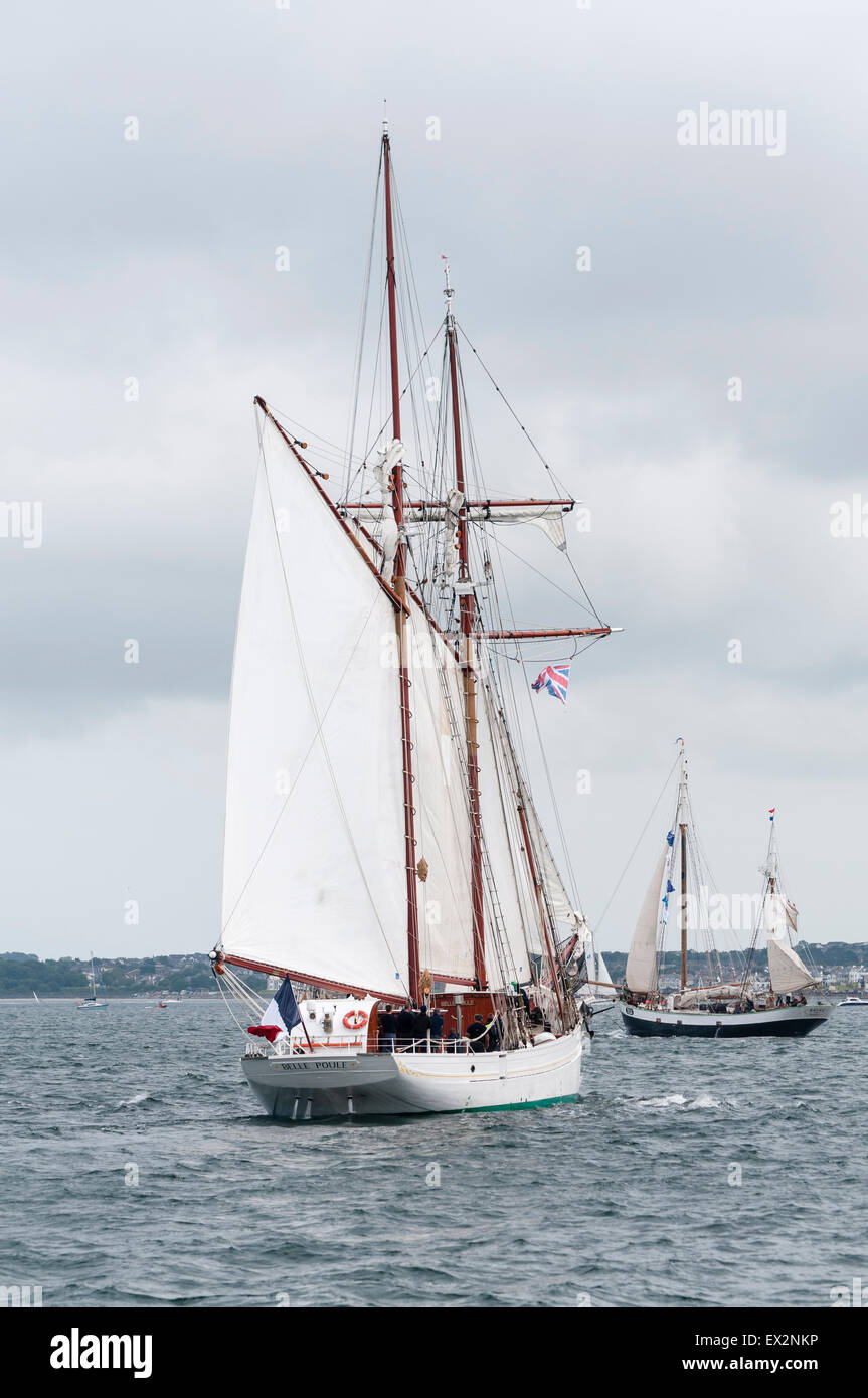 Belfast, Nordirland. 5. Juli 2015. Schoner Belle Poule verlässt Belfast nach vier Tagen der Feierlichkeiten auf dem Weg nach Norwegen für den Rennsport. Bildnachweis: Stephen Barnes/Alamy Live-Nachrichten Stockfoto