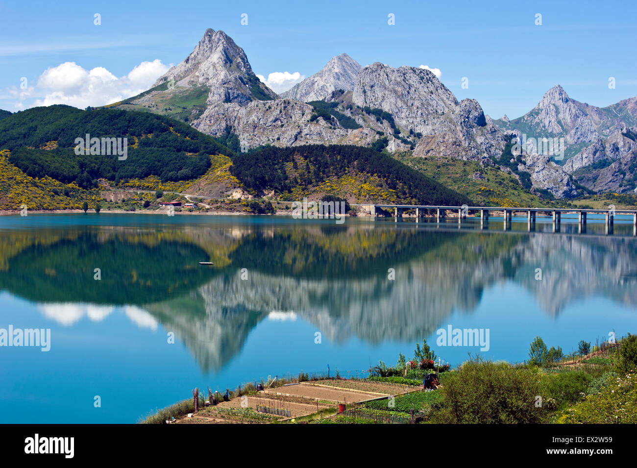 Embalse de Riaño, Riaño, Picos de Europa, Spanien Stockfotografie Alamy