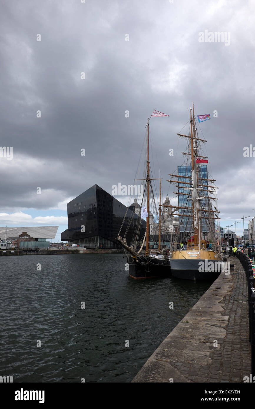 Liverpool-Albert Dock Segelschiffe grauen Himmel Himmel Stockfoto