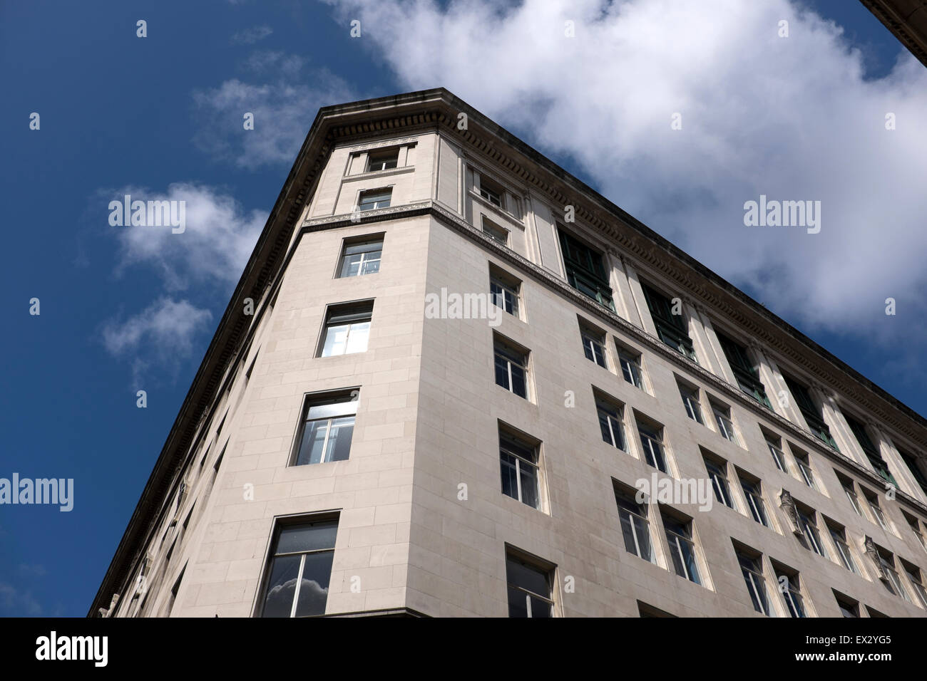 Einführung der 1960er Jahre Art Deco Gebäude blauer Himmel Fett stark Stockfoto
