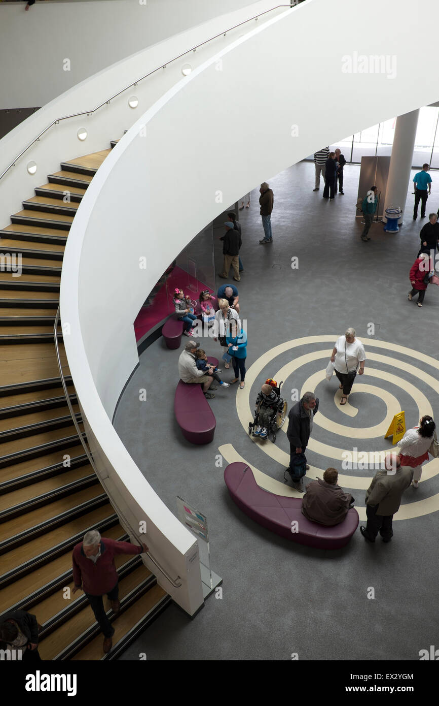 Treppen-Spirale gebogen Wirbel Treppe modernen öffentlichen Stockfoto
