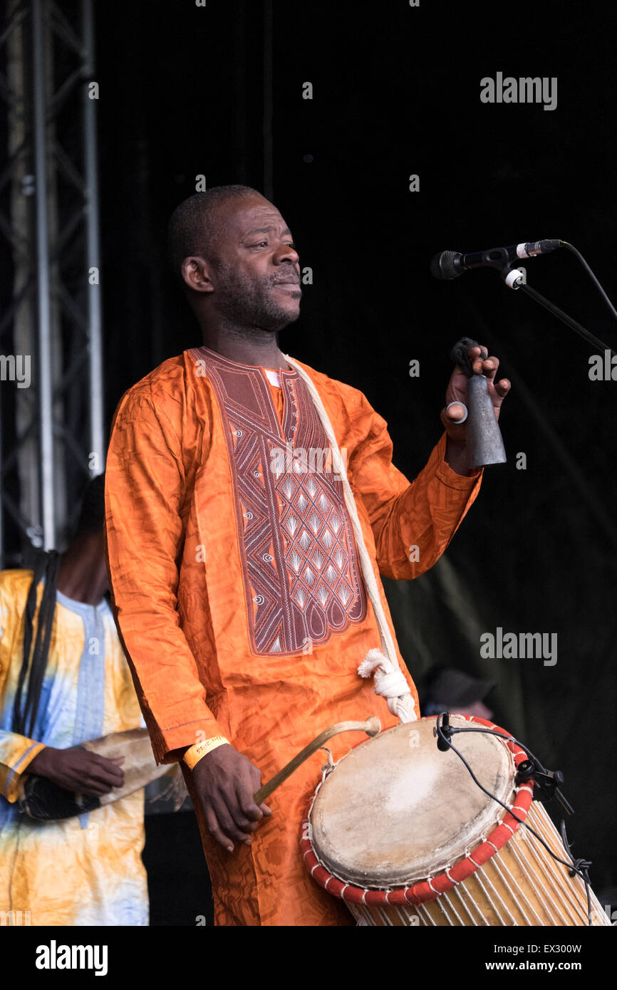 Traditionelle afrikanische Musikinstrument Trommel Schlagzeuger Stockfoto
