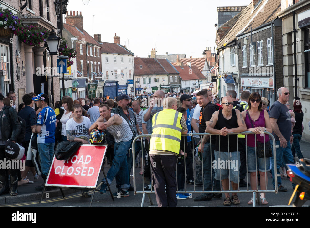 Straßensperrung und Massen an Barton am Humber Galle Abend 2015 Stockfoto