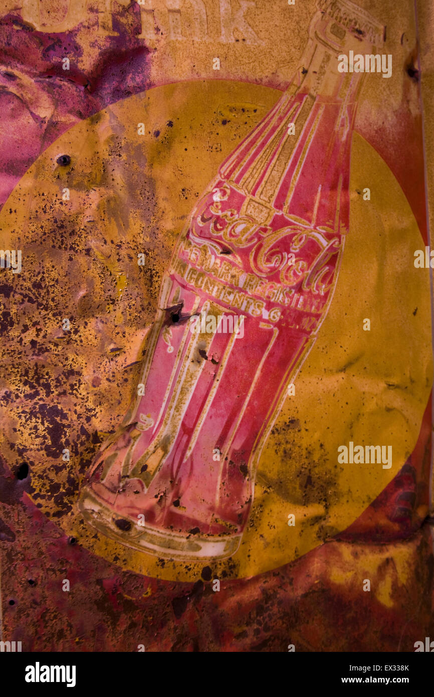 Relikte aus einer längst vergangenen Bergbau Boom Wurf der Hauptstraße der Mogollon, einer der buntesten New Mexico "lebendige Geisterstädte." Stockfoto