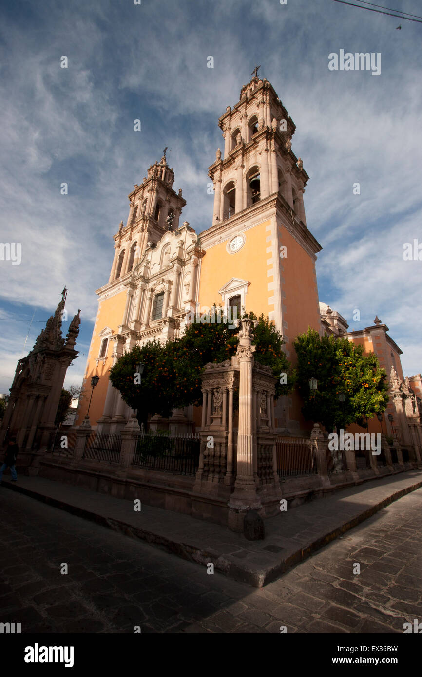 Nuestro Santuario De La Virgen De La Soledad thront über koloniale Jerez, Bundesstaat Zacatecas, Mexiko Stockfoto