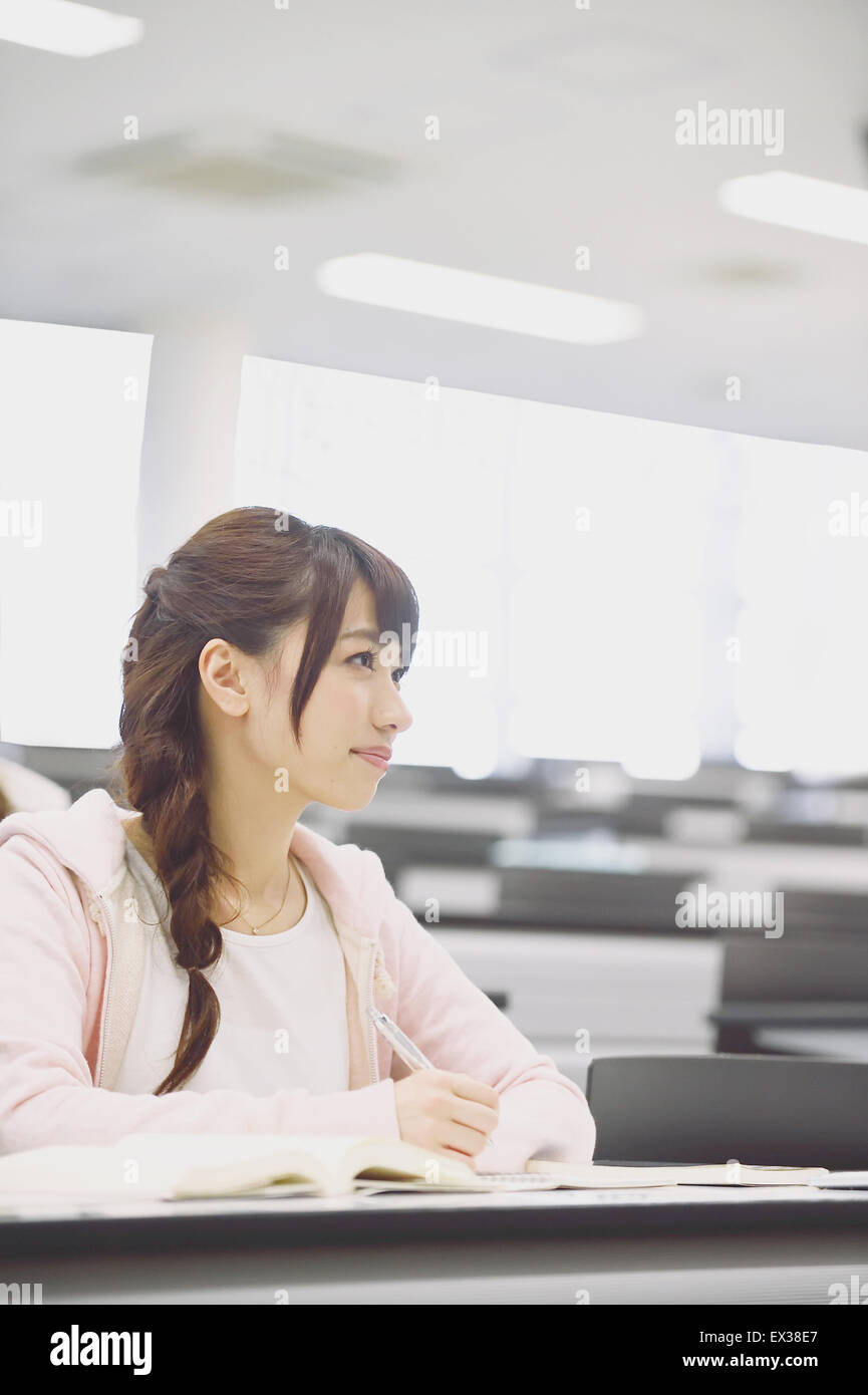 Junge attraktive japanischen University Student Frauenporträt Stockfoto