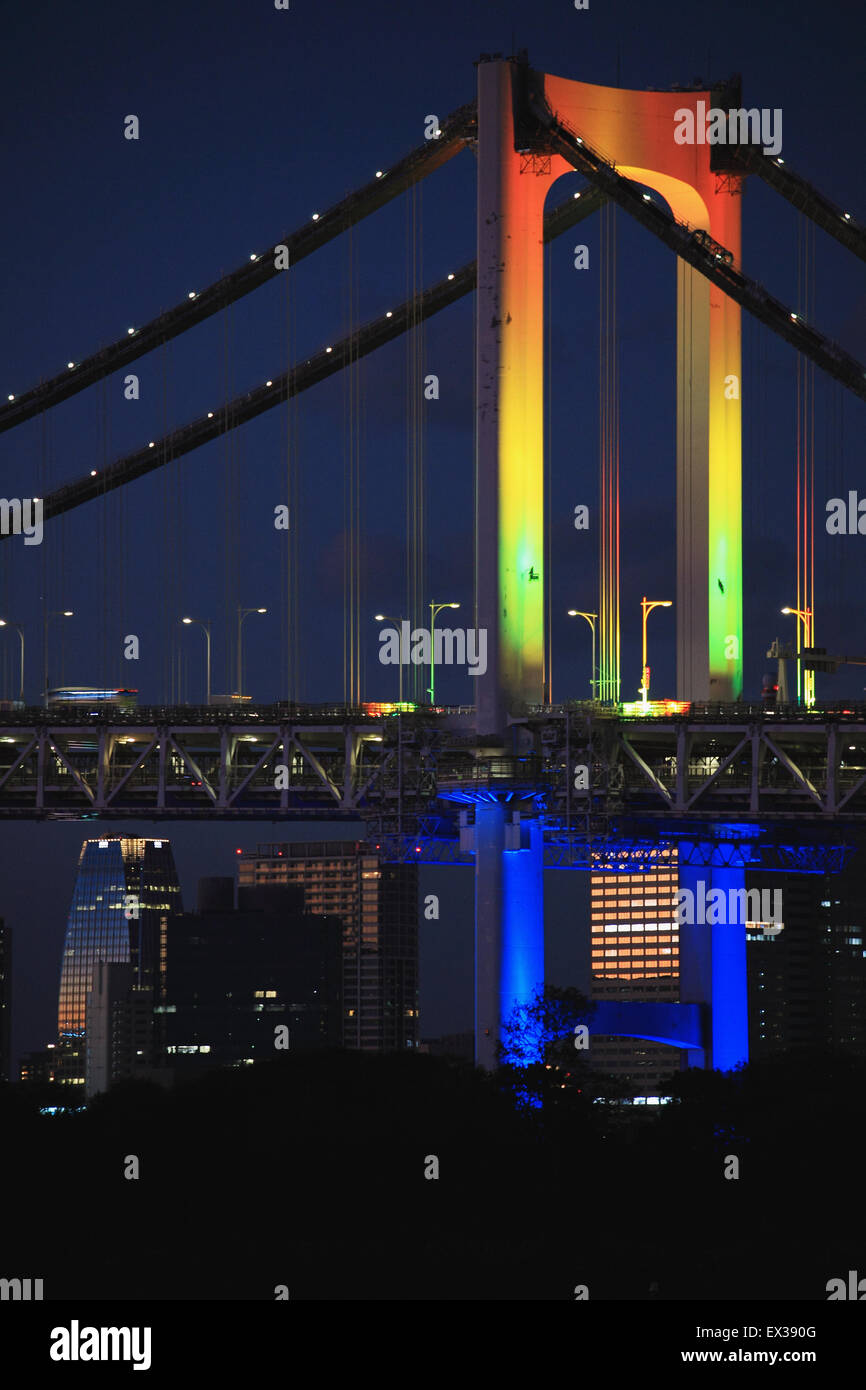 Nachtansicht der Rainbow Bridge, Tokyo, Japan Stockfoto