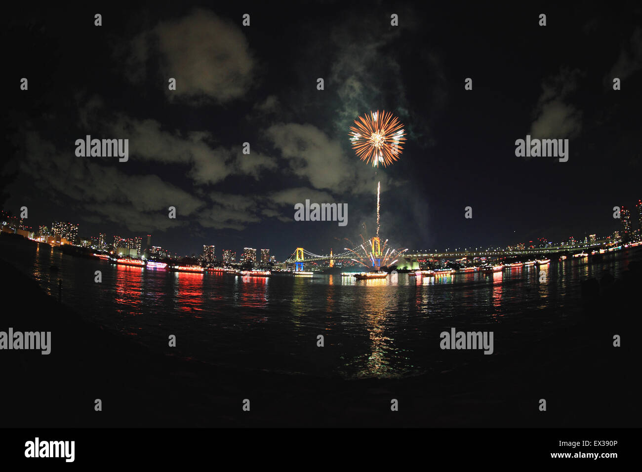 Feuerwerk in Odaiba Bucht, Tokyo, Japan Stockfoto