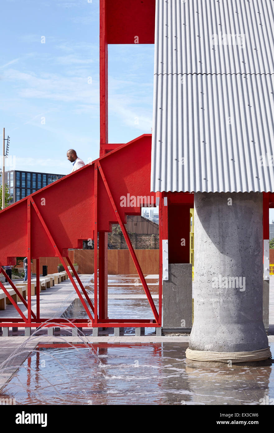 Detail einer der tragenden Säulen aus zweckgebundenen Kanalrohr hergestellt. Große rote Pavillon, London, Vereinigtes Königreich. Architekt: Stockfoto