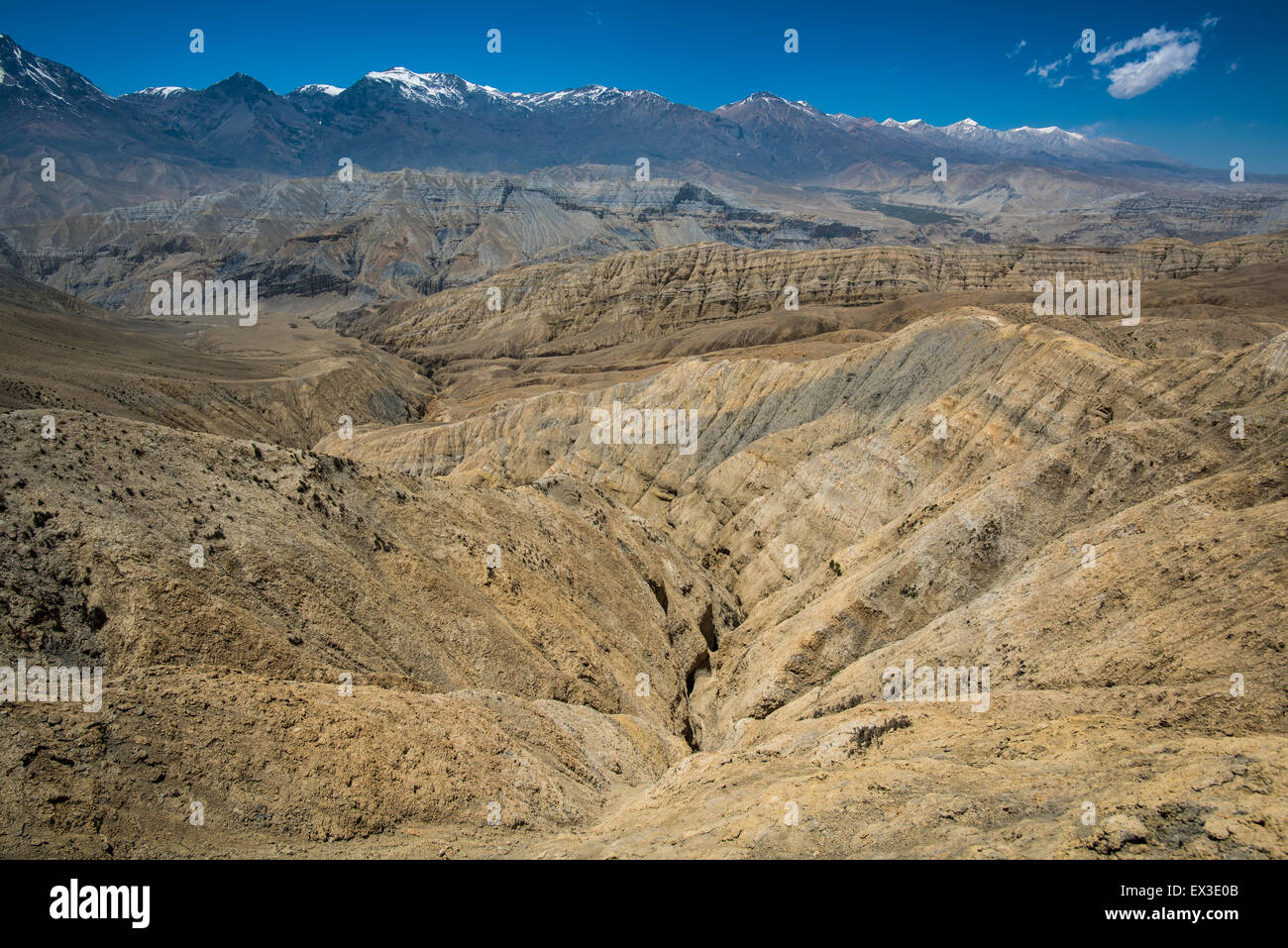 Berge, Felsformationen, erodiert Landschaft unterschiedliche Farben abhängig von der mineralischen Zusammensetzung des Geländes, Tangge Stockfoto