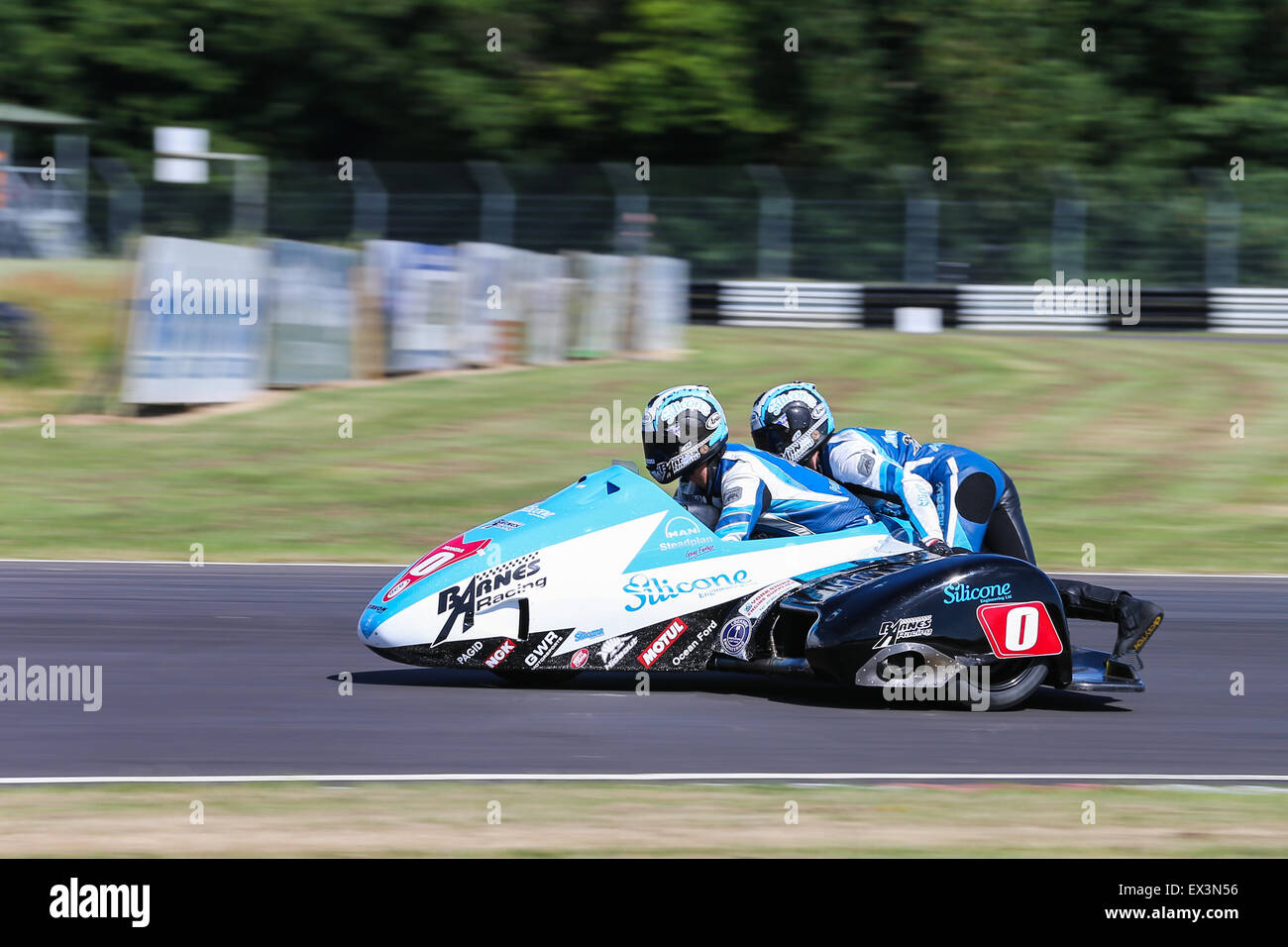 Biker-Rennen rund um Schloss Combe Rennstrecke für das Grand National Rennen treffen. Stockfoto