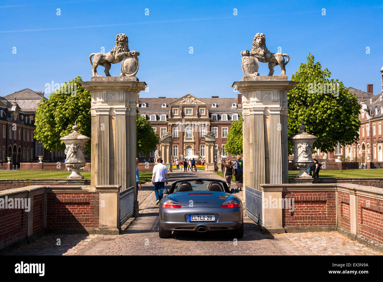 Loewen Statue Stockfotos und -bilder Kaufen - Alamy