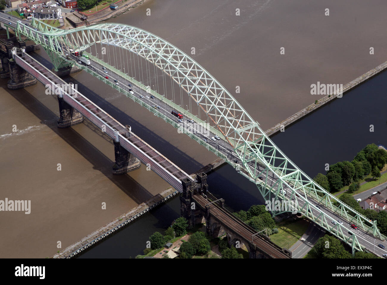 Luftaufnahme von Runcorn Brücke in Cheshire, Großbritannien Stockfoto