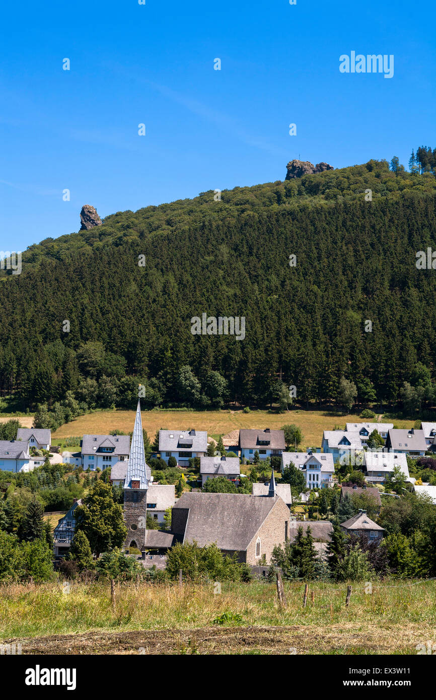 DEU, Deutschland, Nordrhein-Westfalen, Bruchhauser Felsen oberhalb Olsberg im Mittelgebirge des Sauerlandes südlich von th Stockfoto