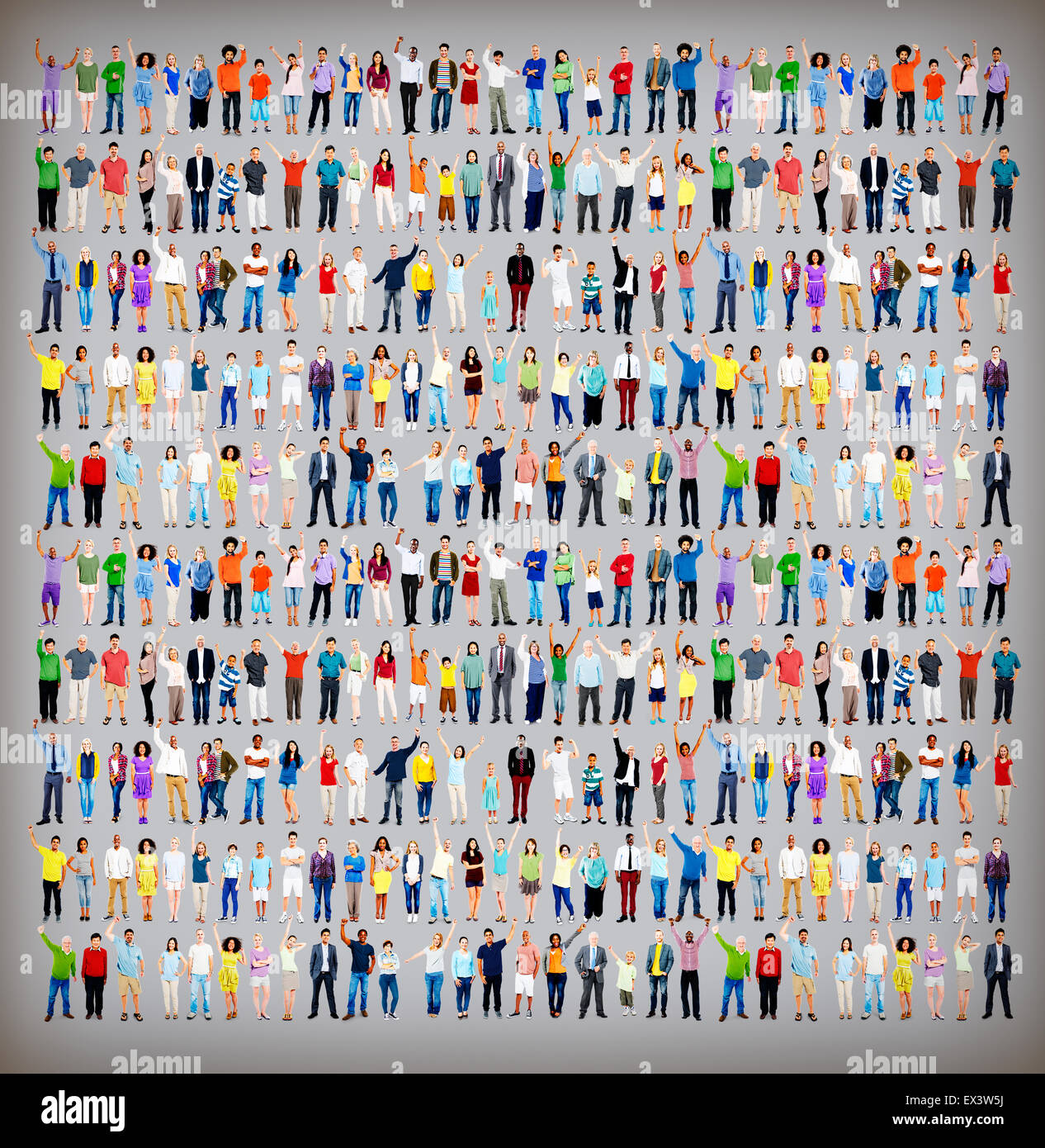 Multiethnische lockeren Leuten Zusammensein Feier Arme angehoben Konzept Stockfoto