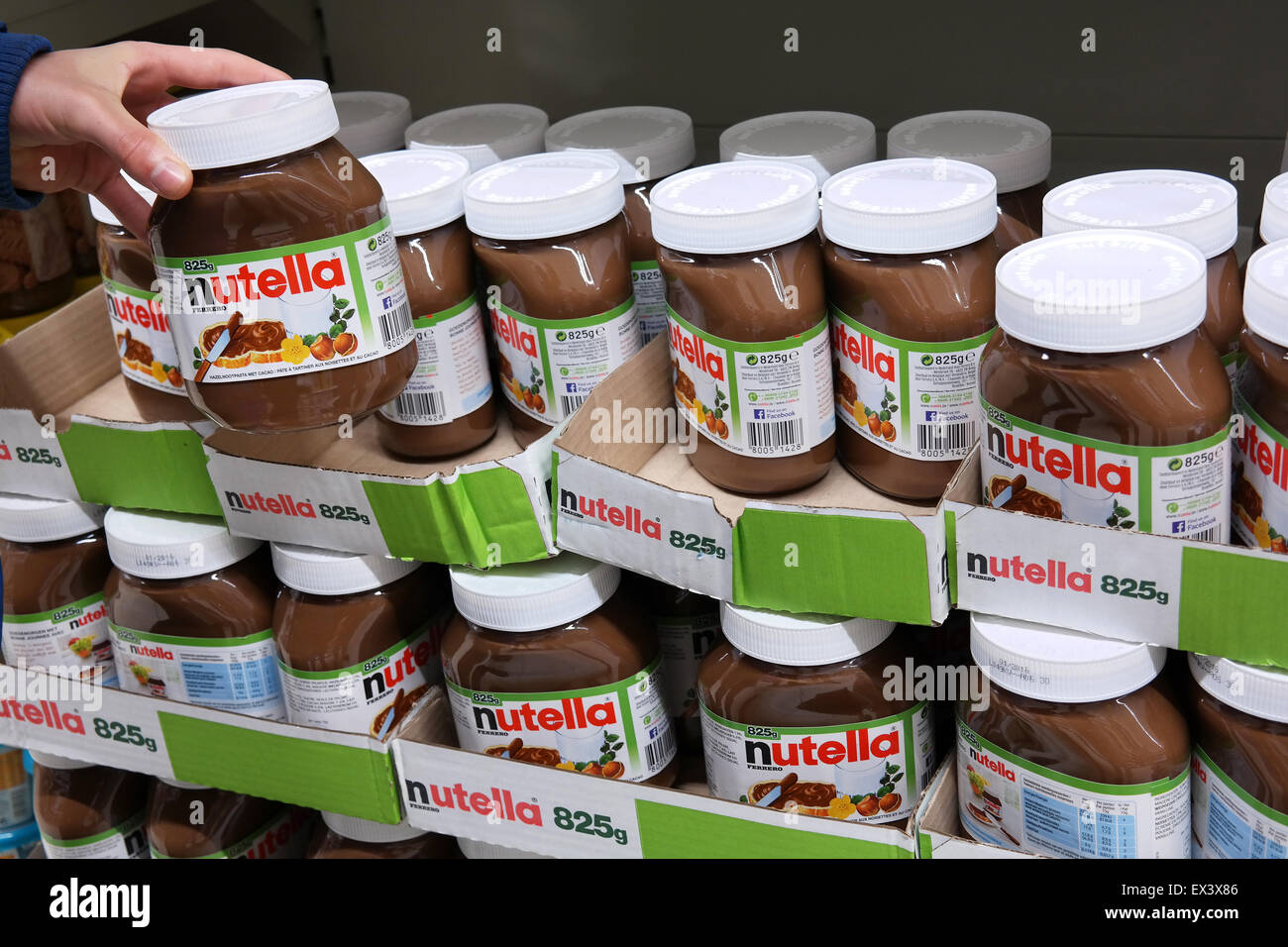 Aktien von Nutella-Gläser in einem Supermarkt Stockfoto
