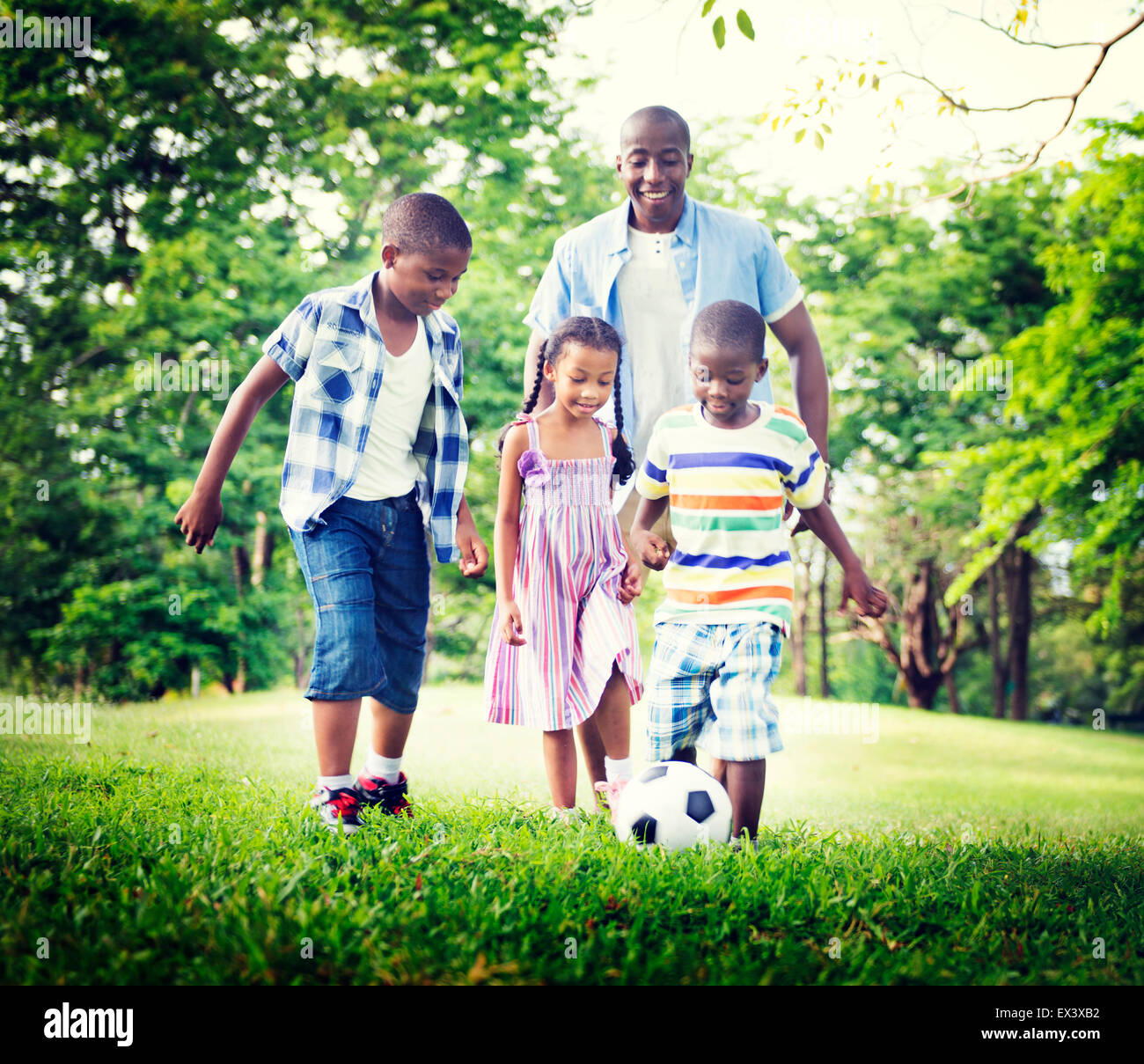 Afrikanische Familienglück Ferienkonzept Urlaub Aktivität Stockfoto