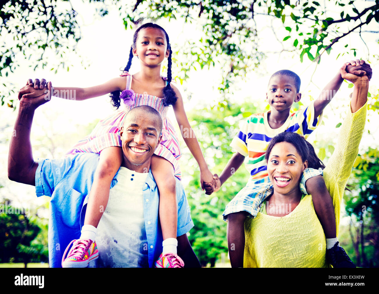 Afrikanische Familienglück Ferienkonzept Urlaub Aktivität Stockfoto