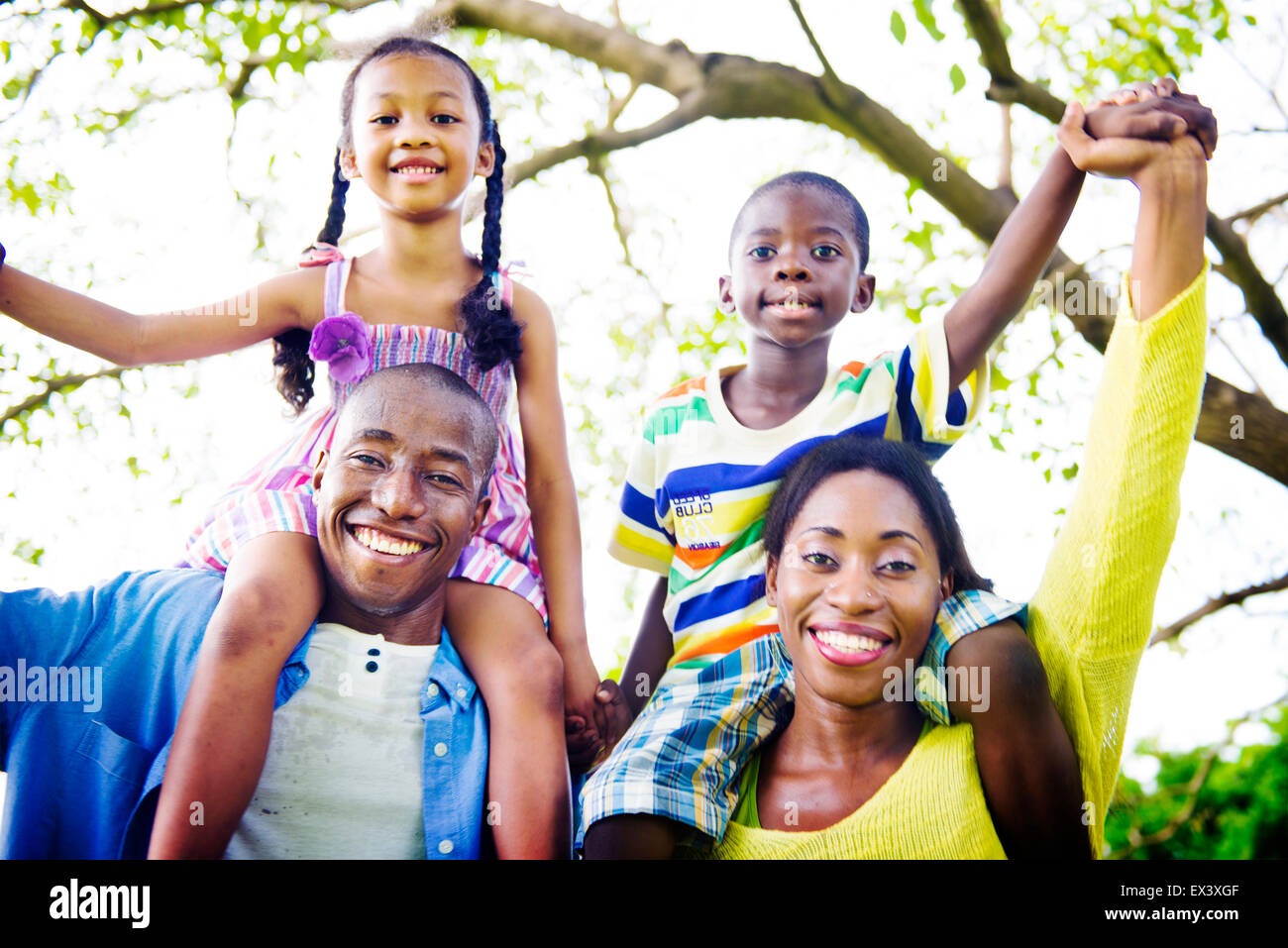 Afrikanische Familienglück Ferienkonzept Urlaub Aktivität Stockfoto