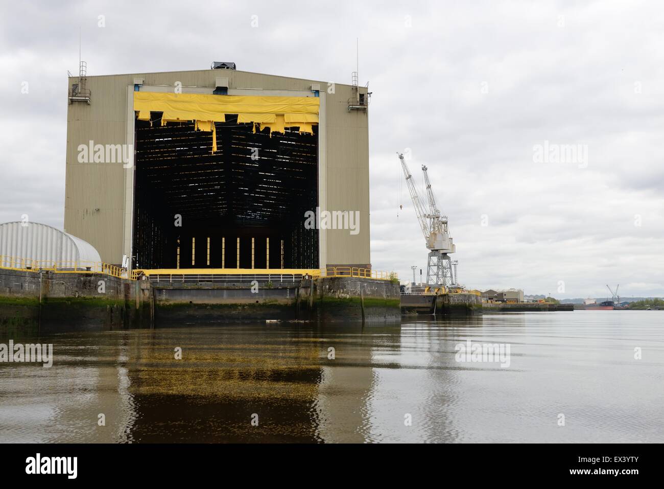 BAE Systems Schiffbau Gehäuse in Scotstoun, Glasgow, Schottland, Großbritannien Stockfoto