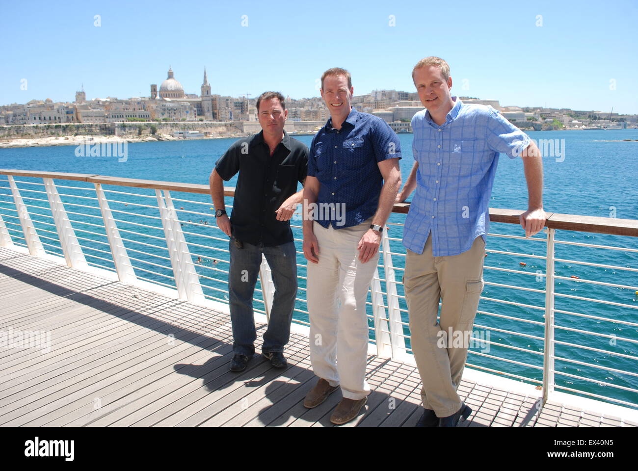 Thriller-AutorInnen, Chris Kuzneski, Boyd Morrison und Graham Brown zusammen in Malta vor kurzem alle abgebildet. Bild von: Adam Alexander Stockfoto