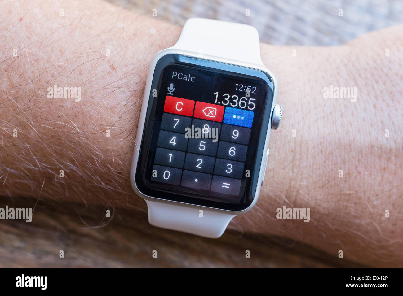 Taschenrechner-app auf einem Apple Watch Stockfoto