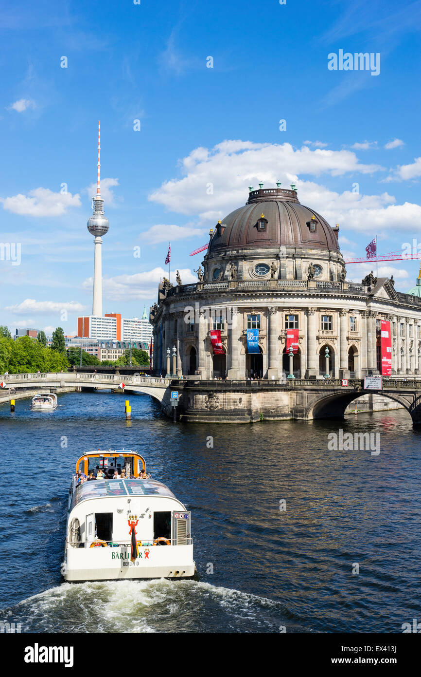 Ansicht von Bode Museum und Fernsehturm oder Fernsehturm in Berlin Deutschland Stockfoto