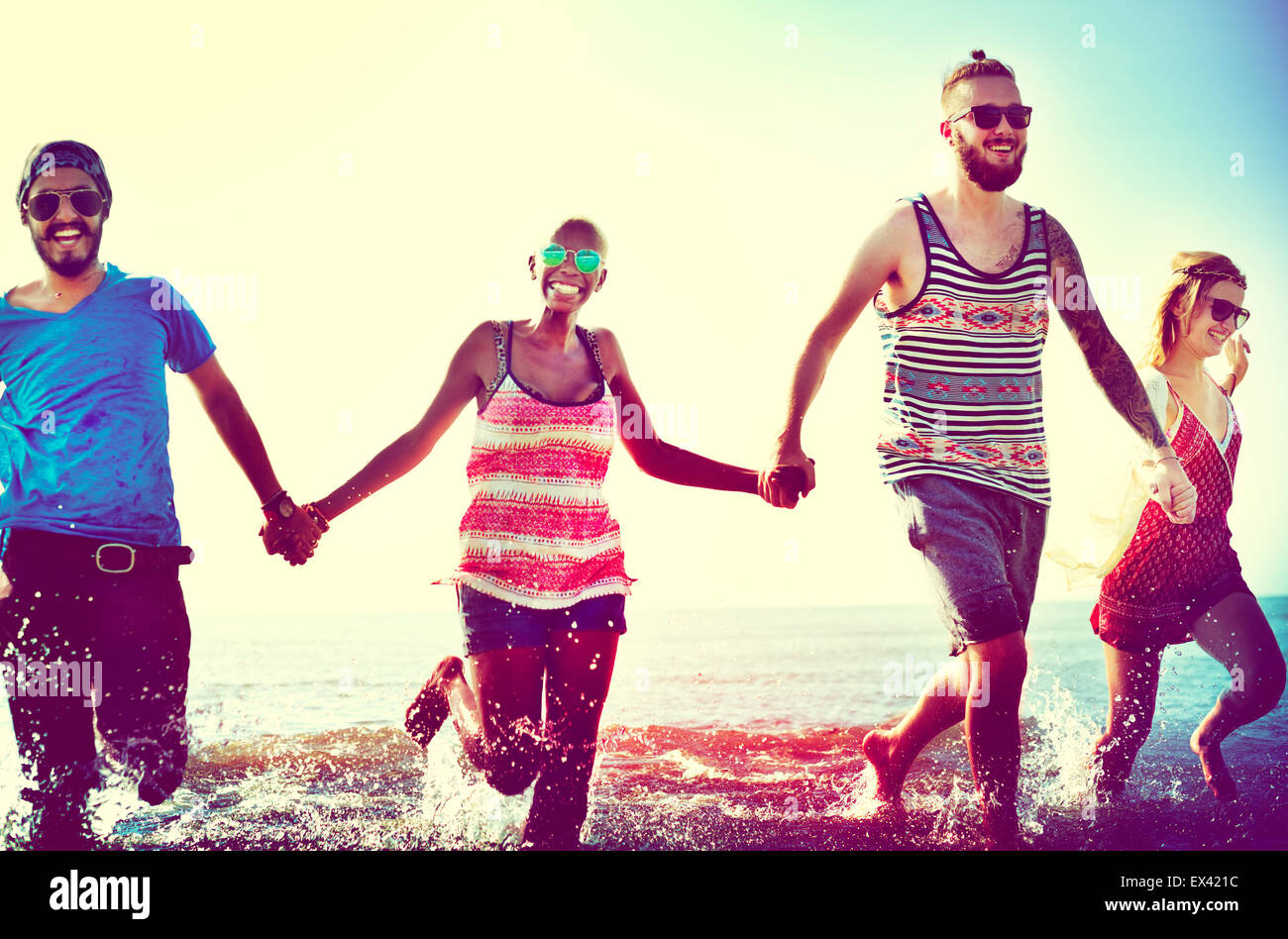 Diverse Strand Sommer Freunde Spaß laufen Konzept Stockfoto