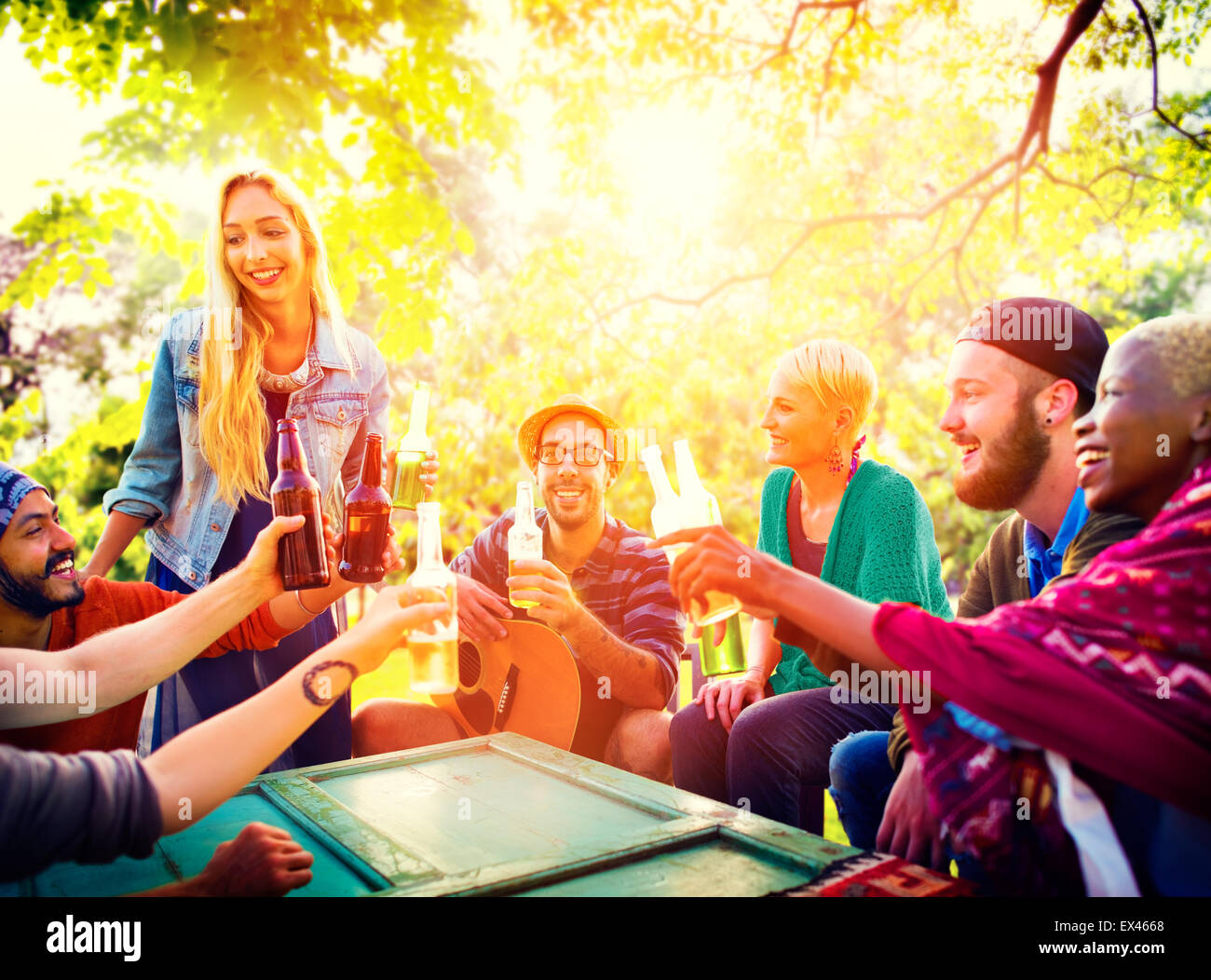 Freund feiern Party Picknick freudigen Lebensstil trinken Konzept Stockfoto