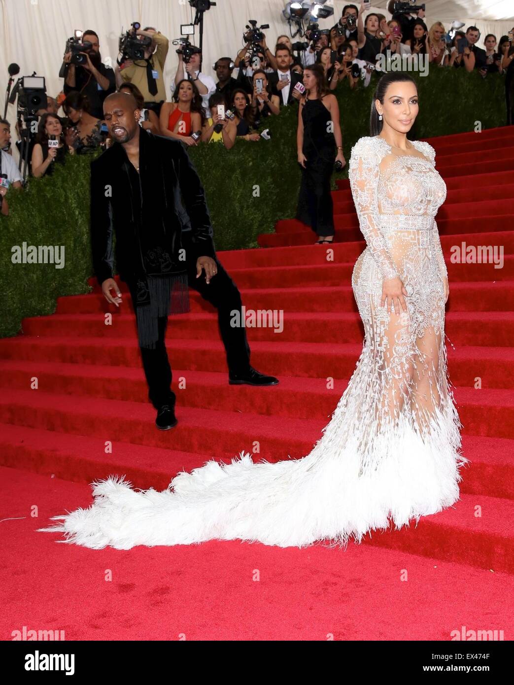 "China: durch den Spiegel-Costume Institute-Benefiz-Gala im Metropolitan Museum of Art - Ankünfte mit: Kim Kardashian, Kanye West wo: New York, New York, Vereinigte Staaten von Amerika bei: 4. Mai 2015 Stockfoto