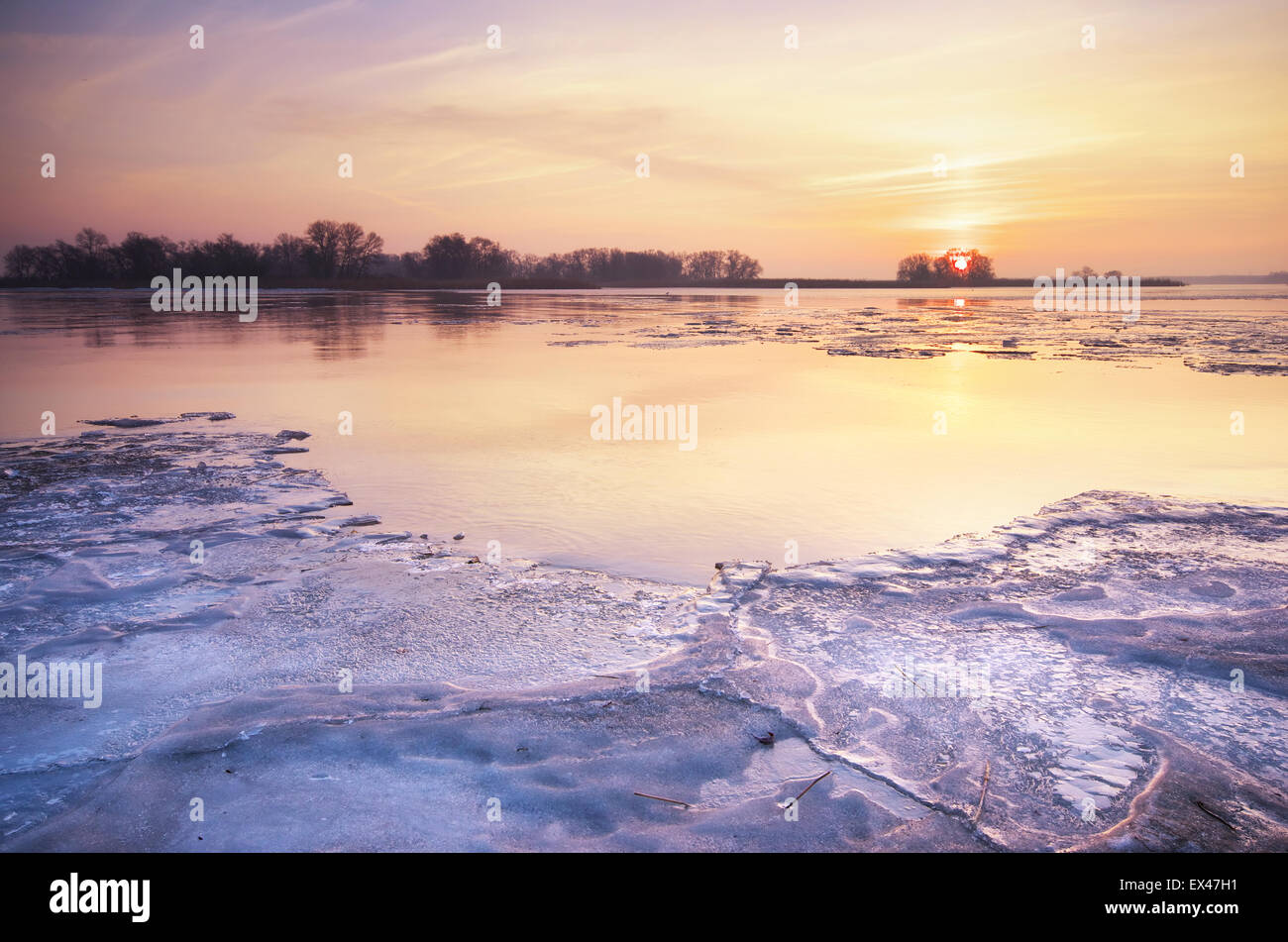 Eisigen Morgen. Conposition der Natur. Stockfoto