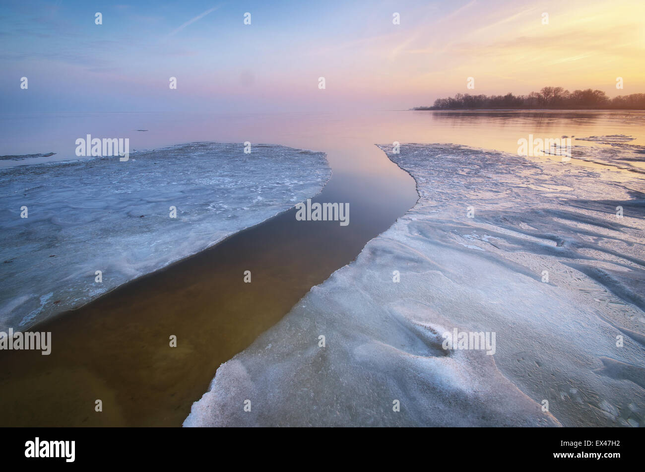Eisigen Morgen. Conposition der Natur. Stockfoto