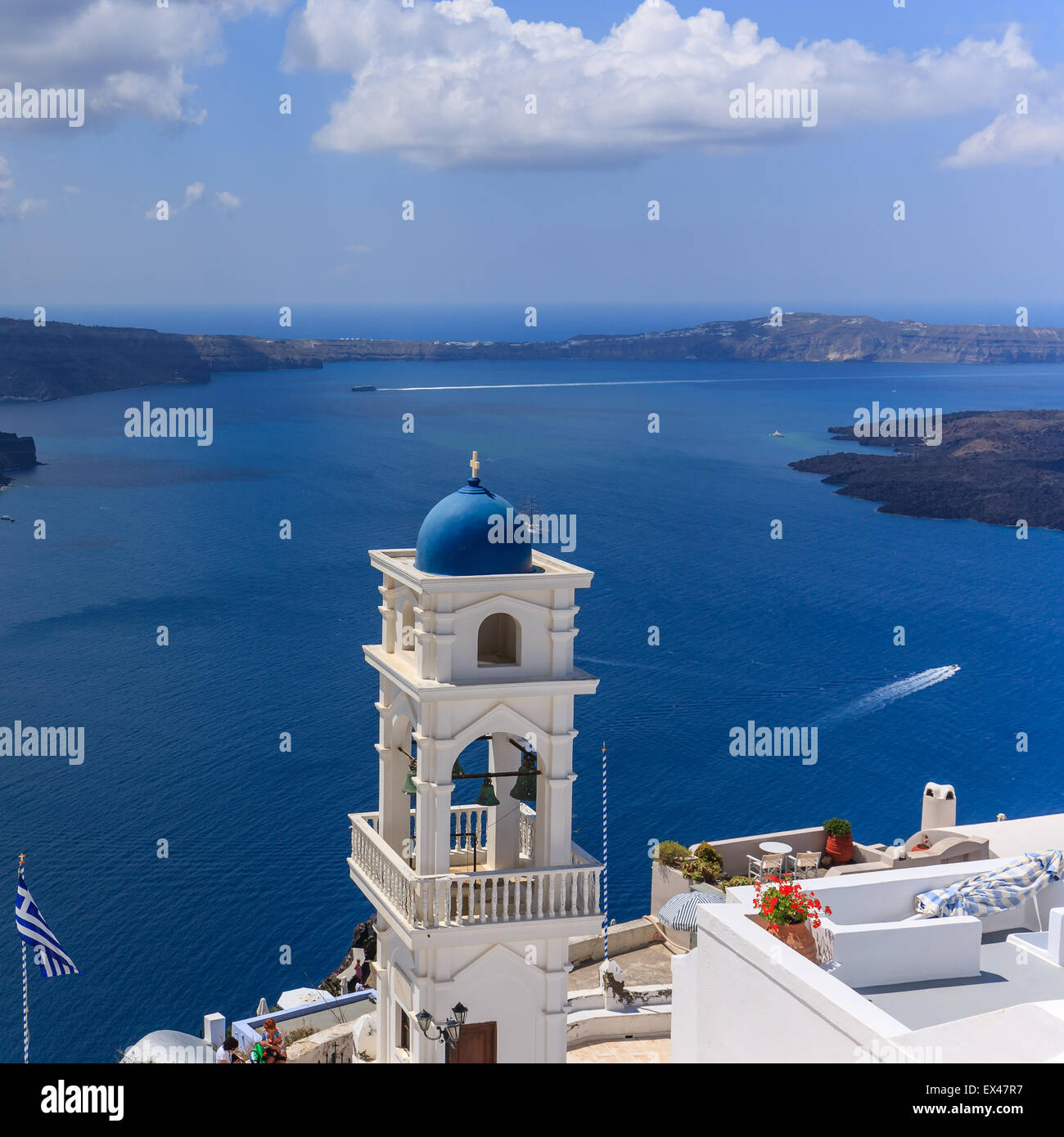 Traditionellen griechischen Kykladen-Architektur-Stil in Imerovigli, einem kleinen Ort zwischen Fira und Oia auf Santorin, Griechenland Stockfoto Traditionellen griechischen Kykladen-Architektur-Stil in Imerovigli, einem kleinen Ort zwischen Fira und Oia auf Santorin, Griechenland Stockfoto