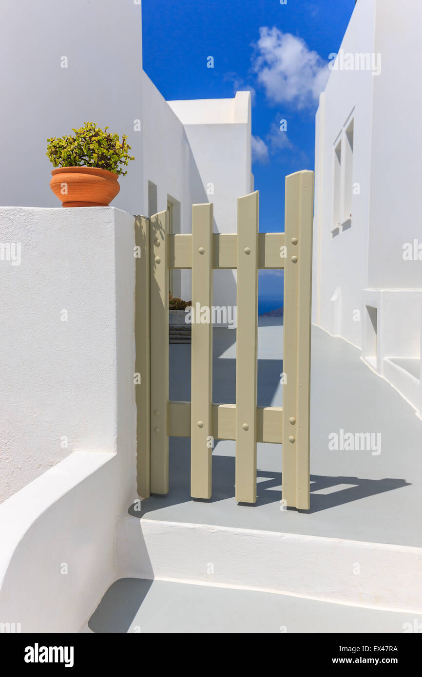 Traditionellen griechischen Kykladen-Architektur-Stil in Imerovigli, einem kleinen Ort zwischen Fira und Oia auf Santorin, Griechenland Stockfoto Traditionellen griechischen Kykladen-Architektur-Stil in Imerovigli, einem kleinen Ort zwischen Fira und Oia auf Santorin, Griechenland Stockfoto