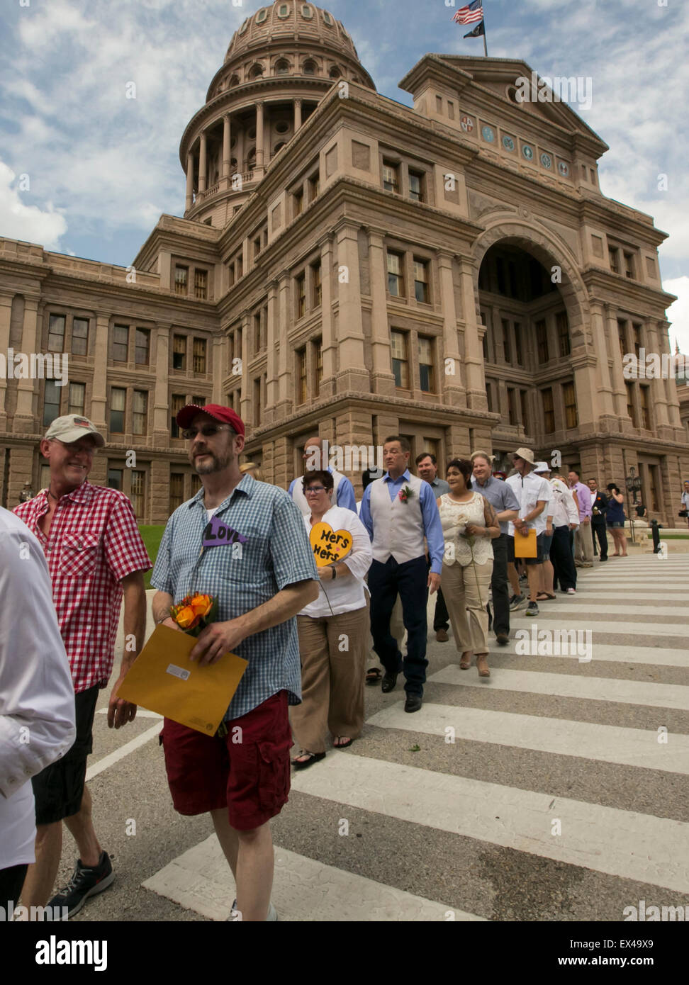 Masse Gay Trauung statt, auf dem Gelände der Texas State Capitol Gebäude in Austin, Texas Stockfoto