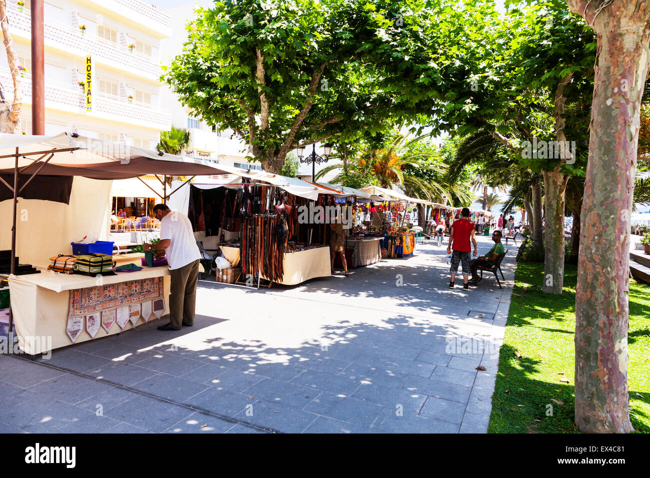 Santa Eulalia Del Rio Markt Ramblas Quadrat Stadtzentrum Zentrum Stände, die Ibiza Spanien Spanisch zurückgreifen Stockfoto